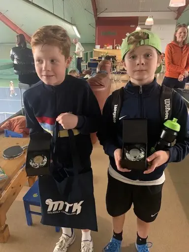 Vänstra bilden: Edvin Olofsson till vänster. Högra bilden: Dante Boylan till höger