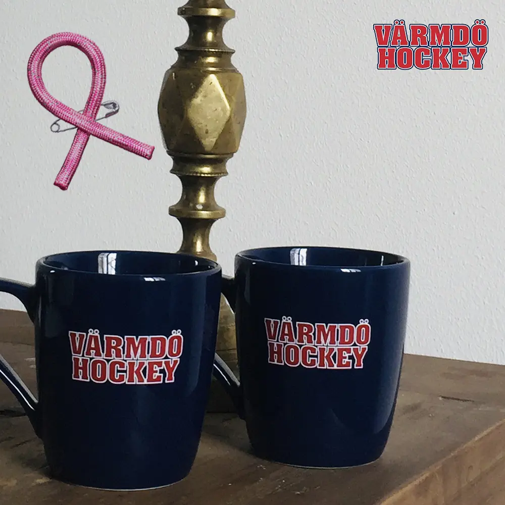 Värmdö Hockey muggar som finns att köpa i cafeterian för 95kr/st