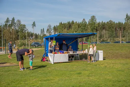 Soliga och glada miner på årets upplaga av Karbo Cup.  Foto: Krister Dahlstrand / RogerT