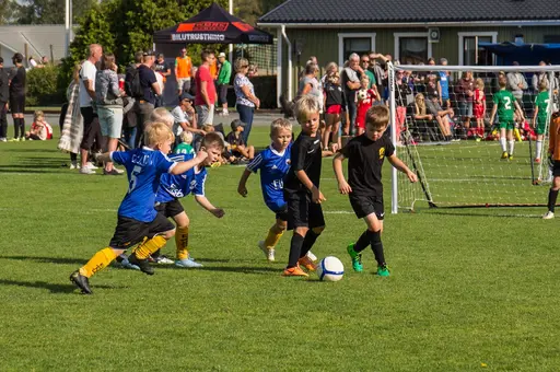 Soliga och glada miner på årets upplaga av Karbo Cup.  Foto: Krister Dahlstrand / RogerT