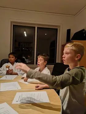 Först ett träningspass, sedan möte med ungdomsrådet.