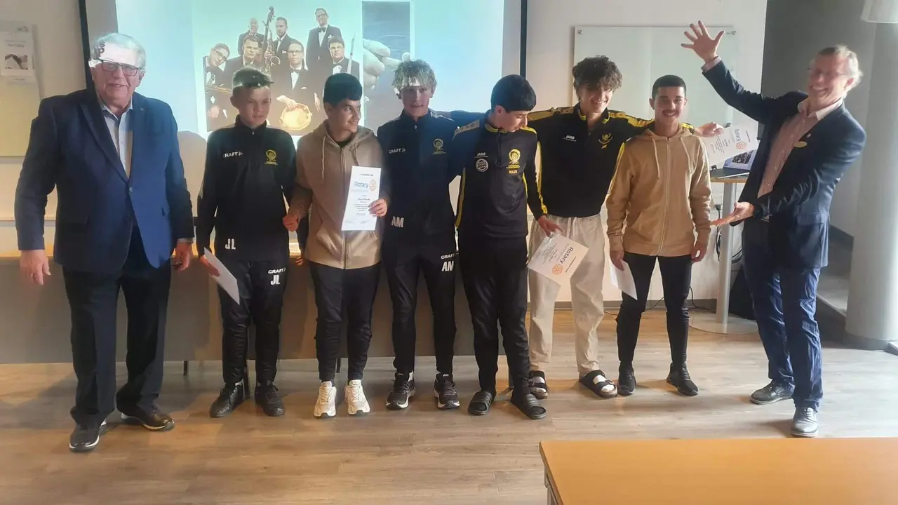 På bilden från vänster: Lasse Rotary, Jakob, Husin, Alex, Malek,Jan, Hasan och Erik Rotary