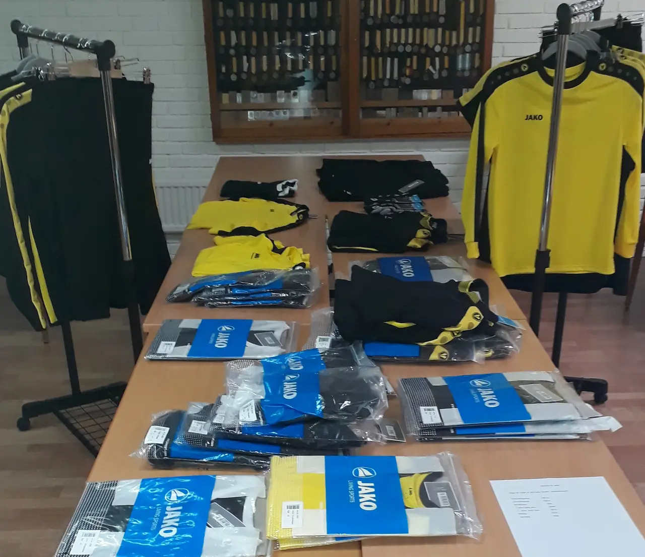 Black and Yellow weeks på Ekbacken på överblivet från JAKO-sortimentet