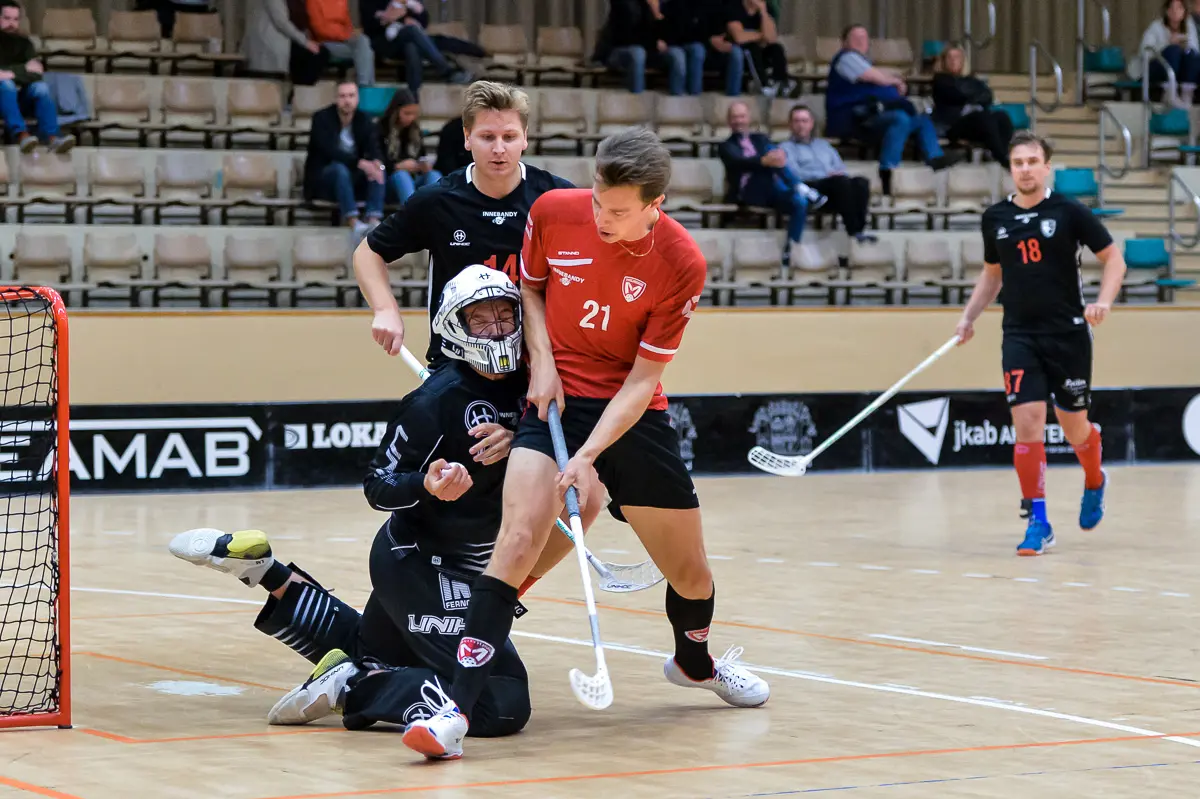 Falcons "stod pall" för trycket i sista perioden...... Foto: Ulf Bjarke