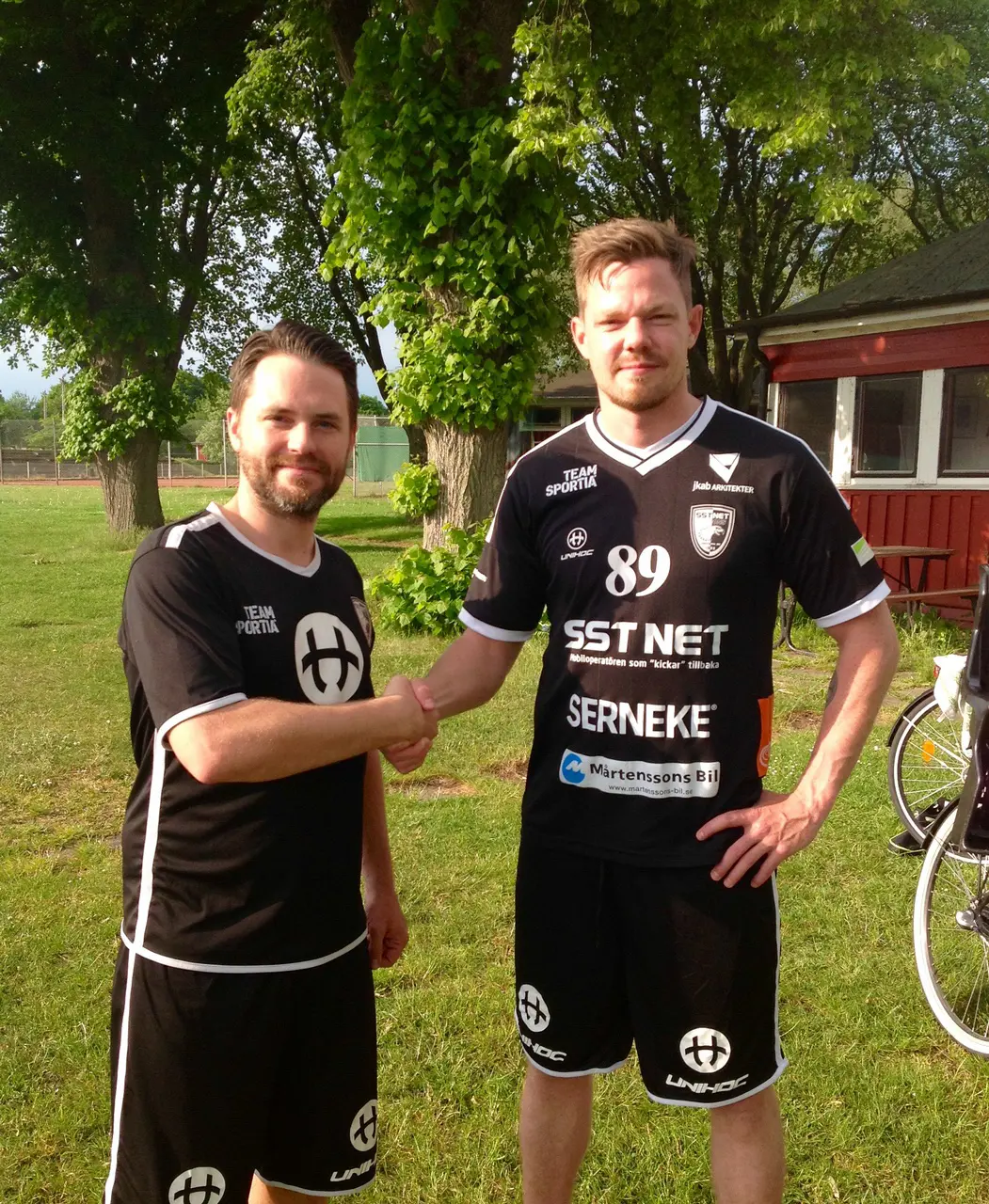En nöjd tränare med hemvändaren, Tom Åkesson. Foto: Lars Persson