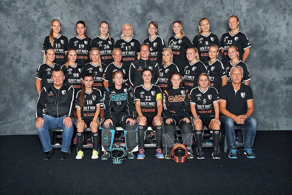 Goa gummor och gubbar i SST NET Falcons damlag. Bild: Express-Bild.