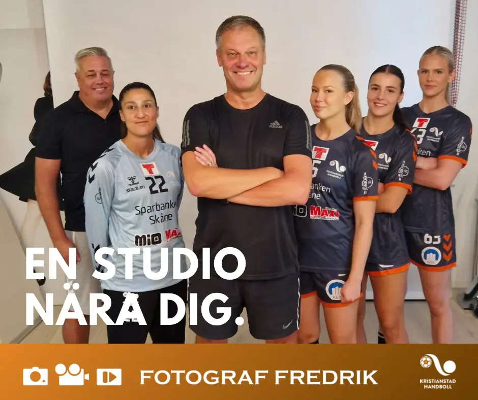 Fotograf Fredrik med Kristianstad Handbolls huvudtränare och nyförvärv.