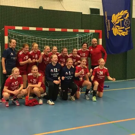 Glada och stolta KHK tjejer! Tildas Lag Gul till vänster och stolt Naomi till höger