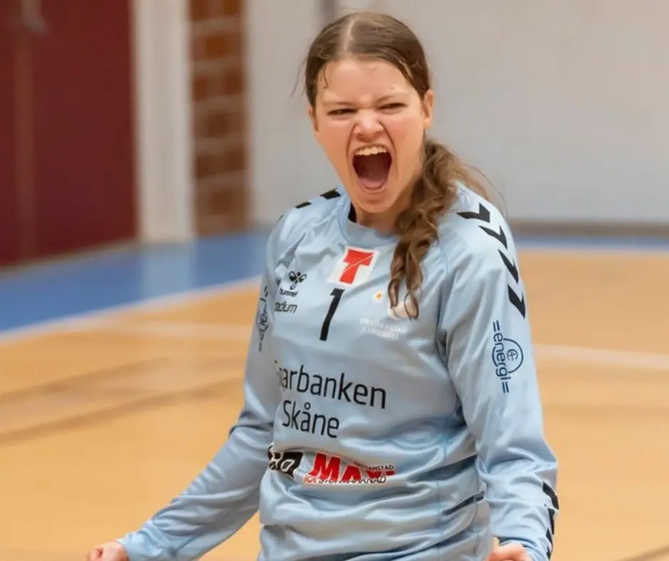 Målvakt Lova Jönsson. Bild av Mange Clarén.