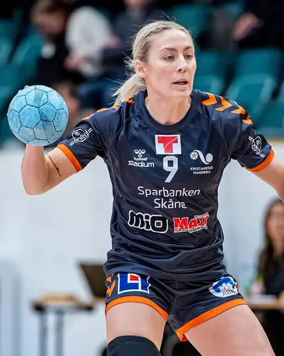 Sarah Carlström och lagkapten Maja Hedberg.