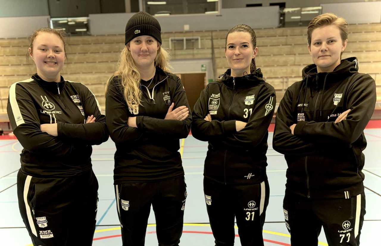 DJAS tränare frv (Thea Vegelius ej med 26/27), Amanda Borg, Ebba Ohlsson, Hanna Hillen. Ej med på bilden är Frida Ljungberg, målvaktstränare