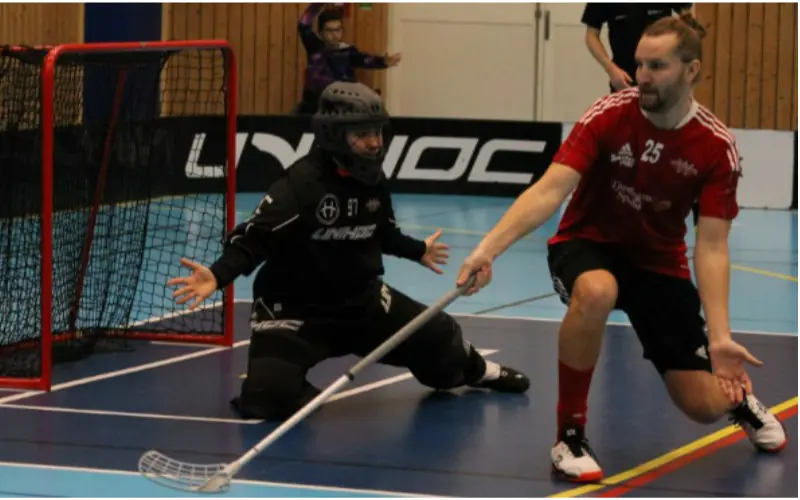 Bild tagen av Rikard Nilsson/Västerviks-Tidningen på Andreas "in action" som spelare.