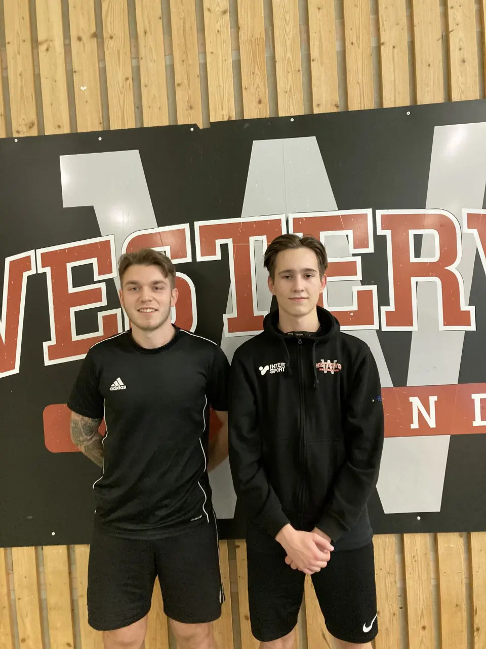 Rasmus (till vänster) och Eric (till höger) har nu fått testa på att träna några gånger med Herr A!