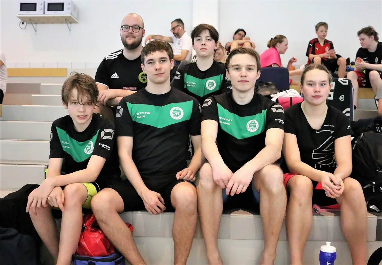 Över: Adam Rydstedt, Sebastian Petersson Nedre: Gustav Hedin, Gustaf Sandström, Anton Sölveskog samt Agnes Jonasson
