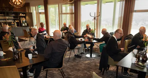 LIte stilstudier på årets spelare, tvärr blev det inget gruppfota taget denna gång. Foto: Patrick Lindahl.