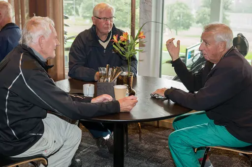 LIte stilstudier på årets spelare, tvärr blev det inget gruppfota taget denna gång. Foto: Patrick Lindahl.
