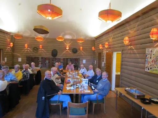 Vi var ca 30 bröder församlade denna Ärtlunch och förutom god lunch så fick vi lyssna till Martin från KRIS (Kriminellas Revansh I Sammhället) då han berättade sin livshistoria för oss, sicken resa...