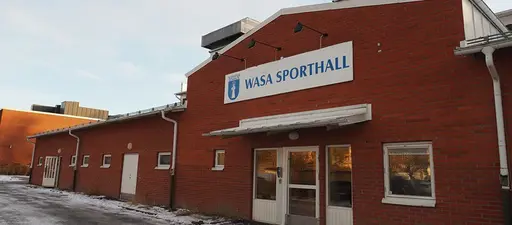Uppe till vänster: Pershagenhallen  Uppe till höger: Wasa Sporthall   Längst ner: Västergård Arena