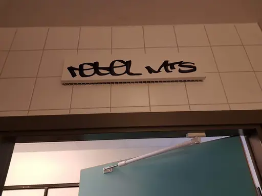                             Det verkar stå "rebel mts"