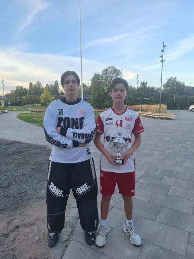 Nils och Elias vid bucklan men hela laget vinner tillsammans och förlorar tillsammans