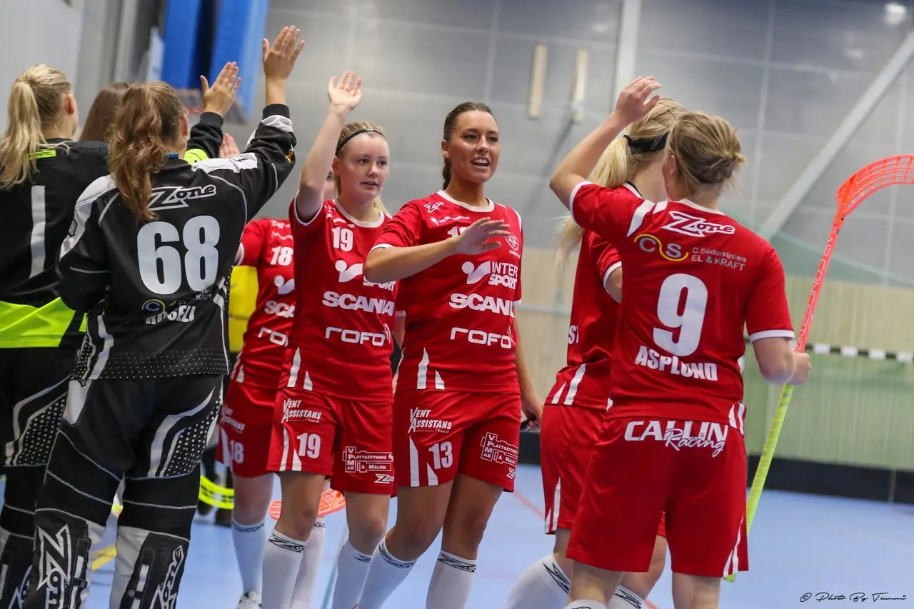 Vi hoppas på lika glada miner på söndag! Foto: Peter Tammi