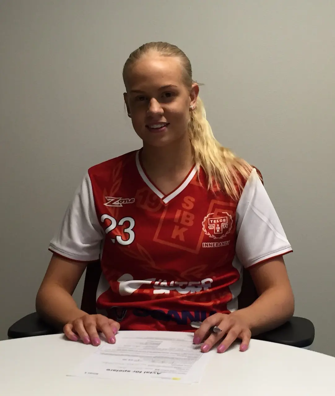 Clara Ekenström åter i Telge-tröjan!