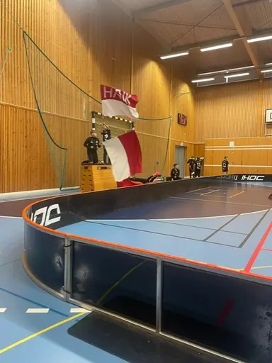 Haik spelar i svarta tröjor, Borlänge i vita och Sundborn i vitt och rött matchställ.