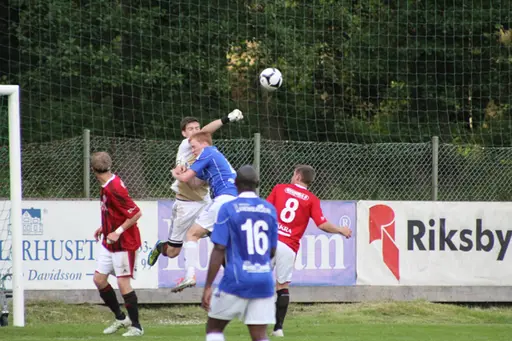 Matchen vanns av Södra VIng med 1-0. Mariedal fick 2 spelare utvisade.