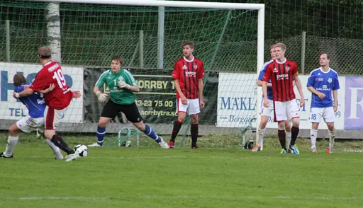 Matchen vanns av Södra VIng med 1-0. Mariedal fick 2 spelare utvisade.