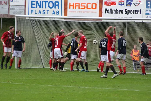 Södra Ving vann med 4-2, efter ha gjort 4 mål sista 10-15 minuterna.