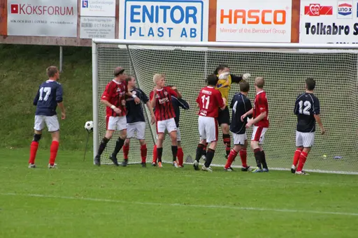 Södra Ving vann med 4-2, efter ha gjort 4 mål sista 10-15 minuterna.