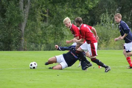 Södra Ving vann med 4-2, efter ha gjort 4 mål sista 10-15 minuterna.