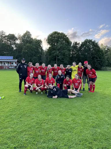 Dagens målskyttar, pepptalk inför matchen och en lagbild.