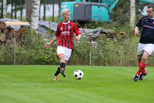 Södra Ving vann med 4-2, efter ha gjort 4 mål sista 10-15 minuterna.
