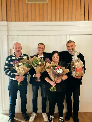 Tränarna och ledarna tackas av. Kajsa och Nadde utses till säsongens spelare. Nikolina med hajhatten utsågs till årets stjärnskott. Extra tack till Robban som slutar nu efter säsongen.