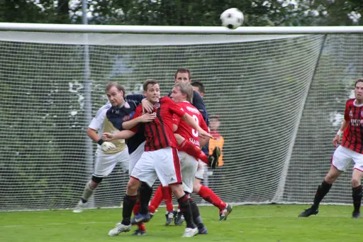Södra Ving vann med 4-2, efter ha gjort 4 mål sista 10-15 minuterna.