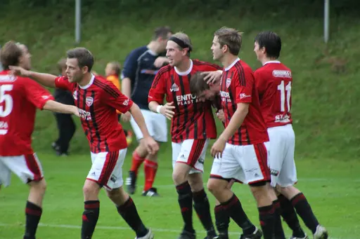 Södra Ving vann med 4-2, efter ha gjort 4 mål sista 10-15 minuterna.
