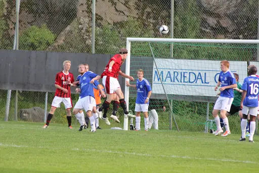 Matchen vanns av Södra VIng med 1-0. Mariedal fick 2 spelare utvisade.