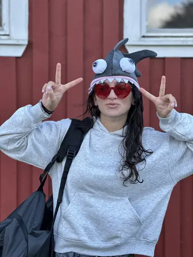 Tränarna och ledarna tackas av. Kajsa och Nadde utses till säsongens spelare. Nikolina med hajhatten utsågs till årets stjärnskott. Extra tack till Robban som slutar nu efter säsongen.