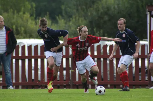 Södra Ving vann med 4-2, efter ha gjort 4 mål sista 10-15 minuterna.