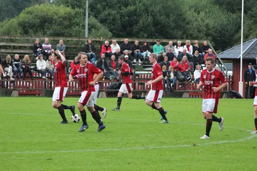Södra Ving vann med 4-2, efter ha gjort 4 mål sista 10-15 minuterna.