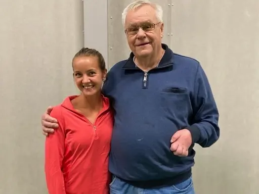 Bilder från Lovisas återförening med sin moderklubb och ungdomstränare Christer.
