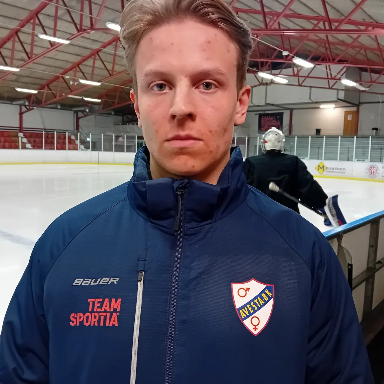 Backen Simon Nyhlén Persson bidrar med sin spelförståelse. Foto: Per Lindgren.