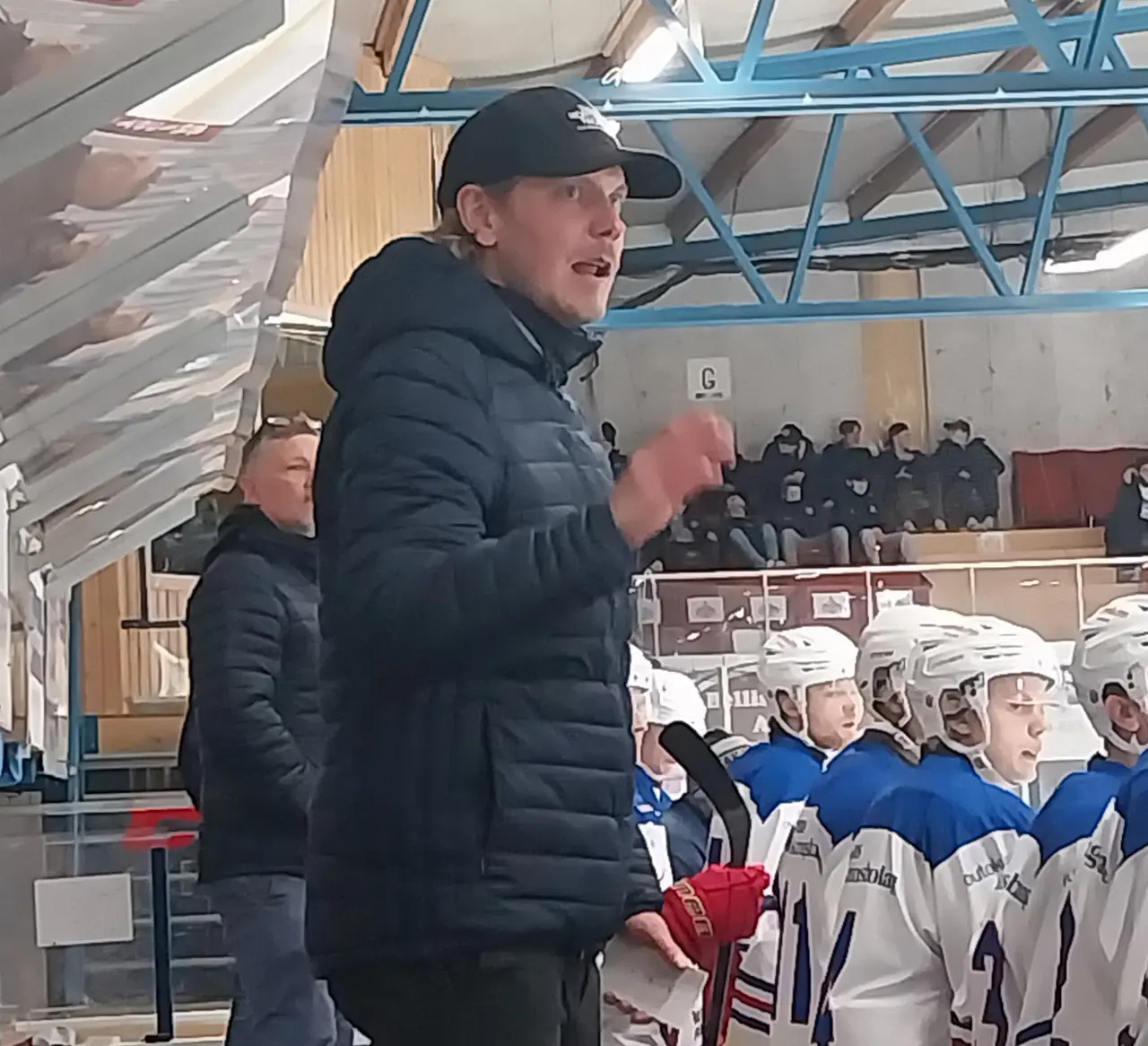 Avestas assisterande tränare Henke Lantz förväntar sig en tuff match mot Smedjebacken. Arkivfoto: Olov Lindgren.