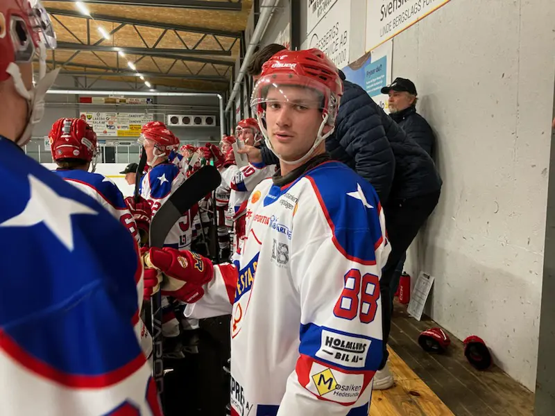 Jordan Caballero Lindberg hade all anledning att le efter matchen mot Guldsmedshyttan. Foto: Jens Thorell..