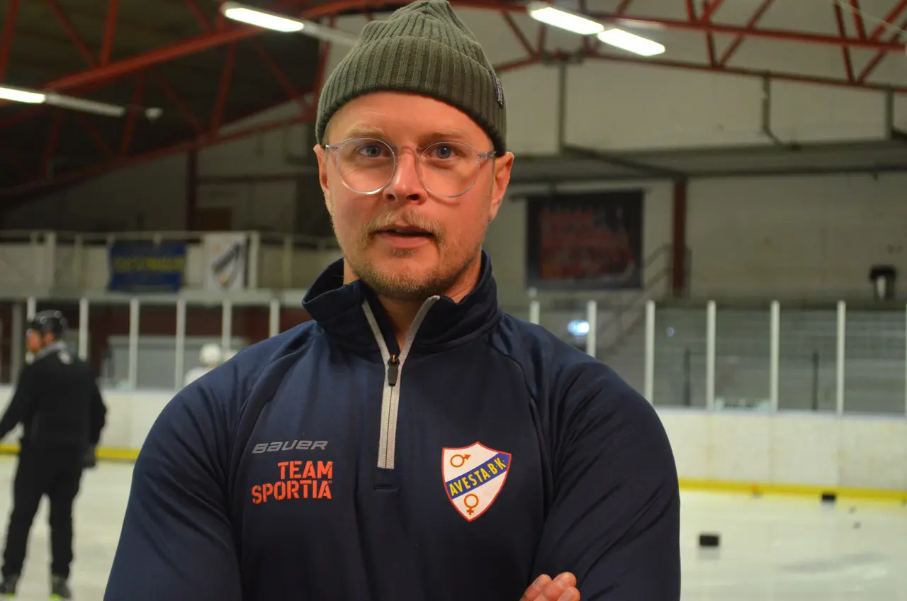 Avesta BK tränaren Peter Ehn vill att laget i matchen mot Hallstahammar, är med från start. Foto: Per Lindgren.