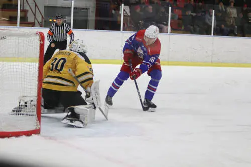 Avesta BK:s Edvin Karlsson tillhörde en av många bra i vinstmatchen mot FAIK. Foto: Lena Hallström.