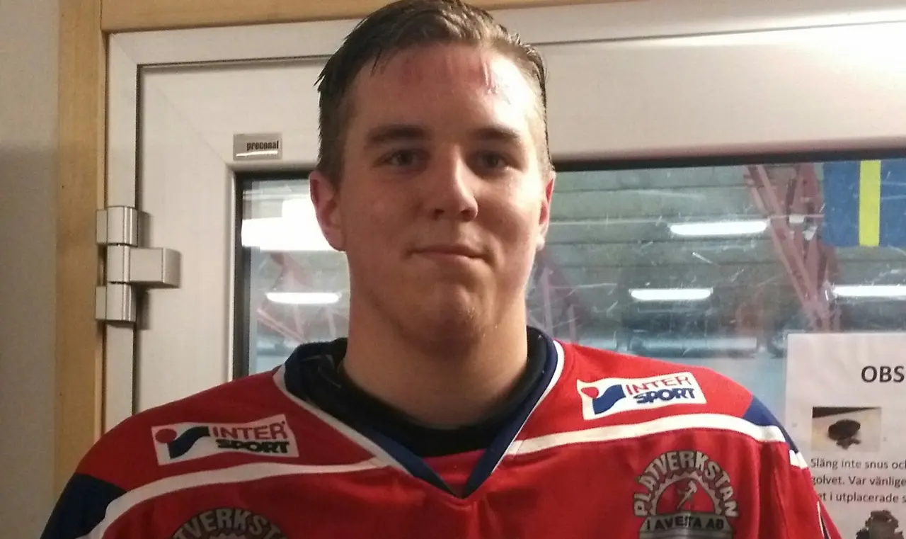 Backen Isak Rundblad gladdes åt lagets insats i derbyt borta mot Hedemora SK. Arkivfoto: Per Lindgren