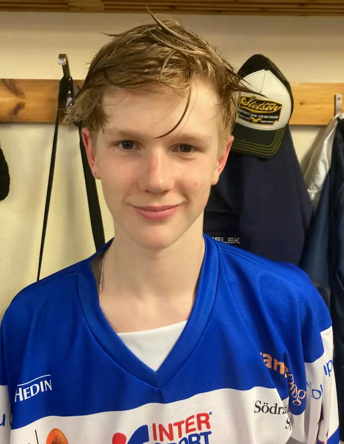 Forwarden Adam Elmgren gjorde sin första match när J20-laget torskade mot Orsa. Foto: Nicklas Bergström.