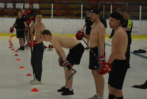 Det var stor uppslutning när ABK spelade innebandy. Från vänster Erik Lindgren, Hampus Mattsson, Samuel Eriksson och Jordan Caballero Lindberg. FOTO: Per Lindgren.